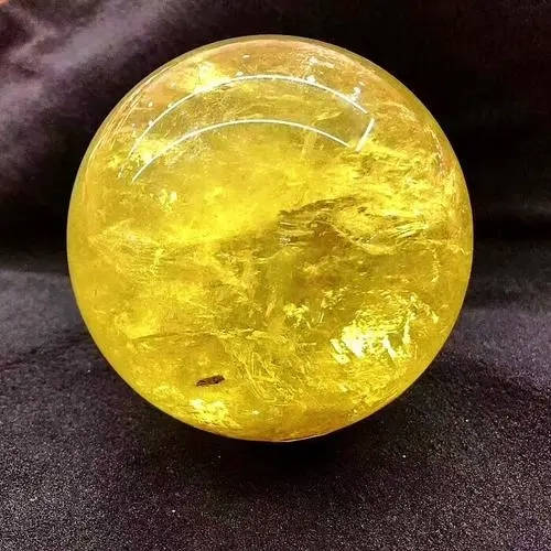 Yellow Crystal can enhance your luck and enhance self-confidence and courage